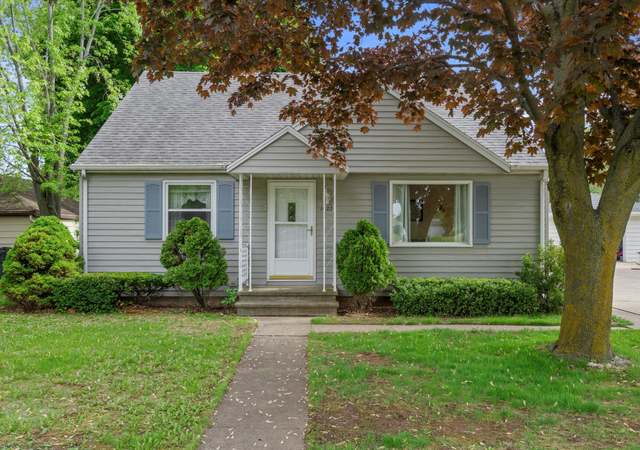 Property at 1022 W Cecil St, Neenah, WI 54956, 4 beds, 2 baths
