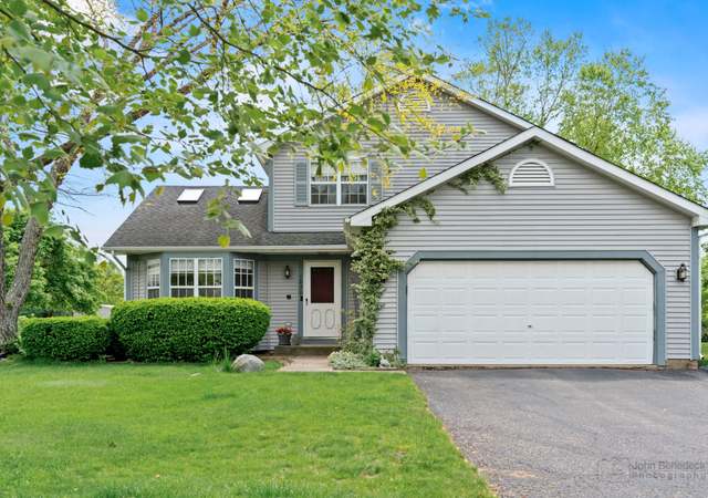 Property at 1030 Prairie Dr, Algonquin, IL 60102, 3 beds, 2.5 baths
