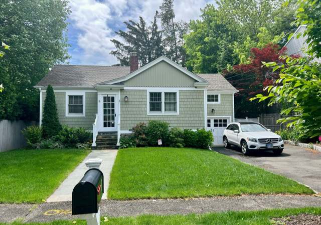 Photo of 8 Stuart Dr, Old Greenwich, CT 06870
