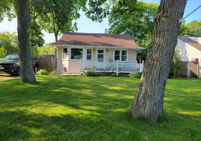 Property at 63 Parkview Dr, Shirley, NY 11967, 2 beds, 1 bath