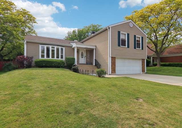 Property at 634 Primrose Ln, Schaumburg, IL 60194, 5 beds, 3.5 baths