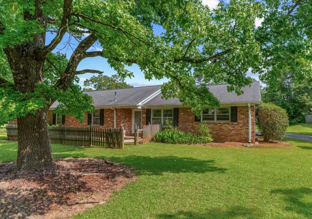 Property at 213 Knollwood Dr, Spartanburg, SC 29301, 4 beds, 2 baths