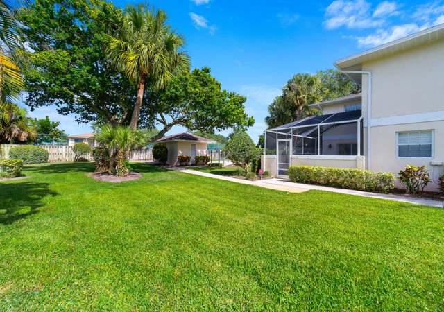 Property at 1506 N Lawnwood Cir, Fort Pierce, FL 34950, 2 beds, 2.5 baths
