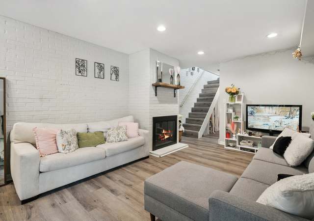 Property at 534 W Eugenie St, Chicago, IL 60614, 2 beds, 1.5 baths