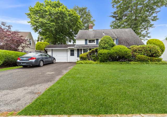 Photo of 12 Melody Ln, Westbury, NY 11590