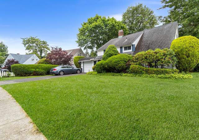 Photo of 12 Melody Ln, Westbury, NY 11590