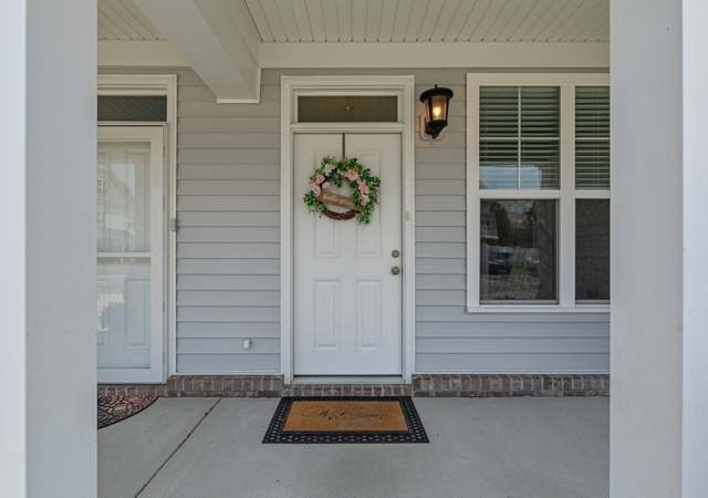 Property at 333 Sikeston Ln, Chesapeake, VA 23322, 2 beds, 2.5 baths