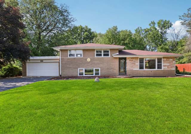 Property at 10505 Fitzsimmons Dr, Palos Park, IL 60464, 4 beds, 2 baths