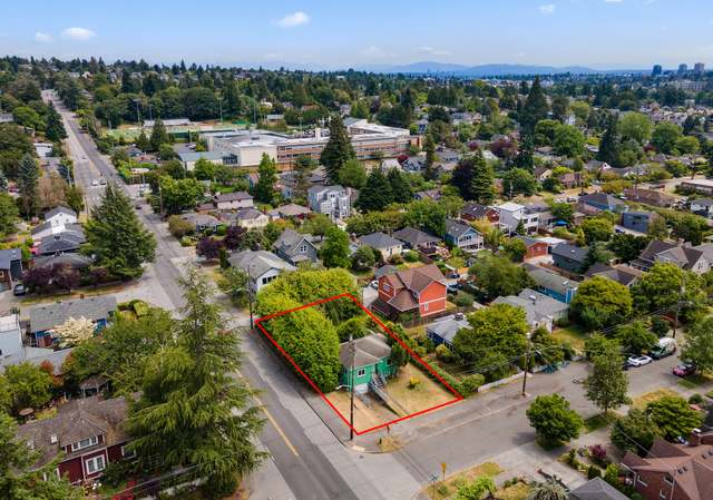 Photo of 8256 Ashworth Ave N, Seattle, WA 98103