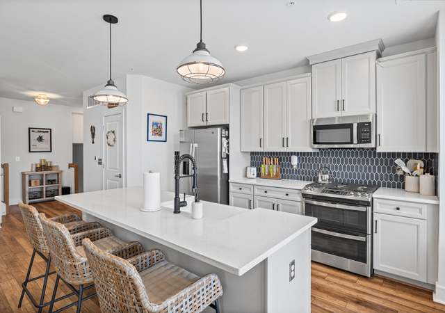 Property at 43270 Farringdon Sq, Ashburn, VA 20148, 3 beds, 2.5 baths