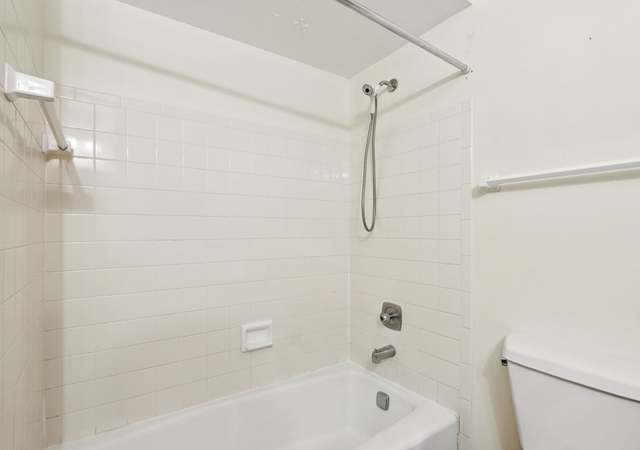 Photo of 605 Norwood Ct, Waukesha, WI 53188