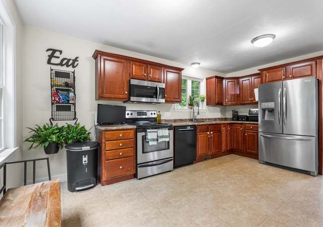 Property at 55 Edge Hill Dr, Bridgewater, MA 02324, 2 beds, 1.5 baths