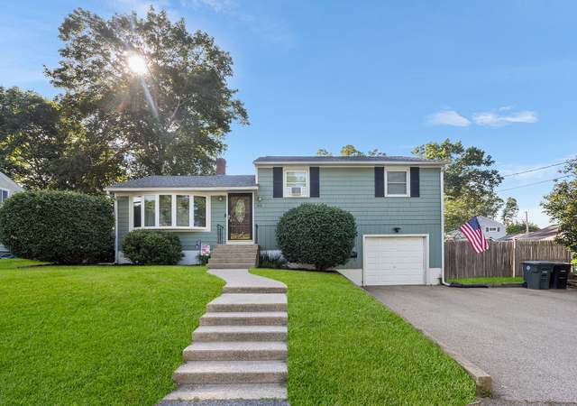 Photo of 62 Pembroke Ln, Coventry, RI 02816