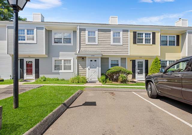 Property at 93 Park Ave #1704, Danbury, CT 06810, 2 beds, 1.5 baths