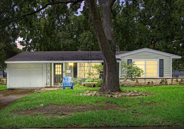 Property at 1402 Curtin St, Houston, TX 77018, 3 beds, 2 baths