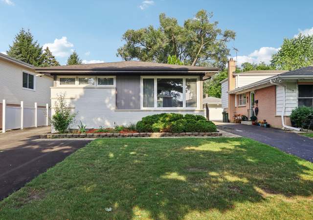 Property at 1334 S Dunton Ave, Arlington Heights, IL 60005, 4 beds, 2.5 baths