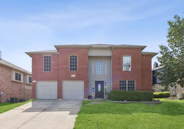 Property at 1229 Topeka Dr, Saginaw, TX 76131, 5 beds, 2.5 baths