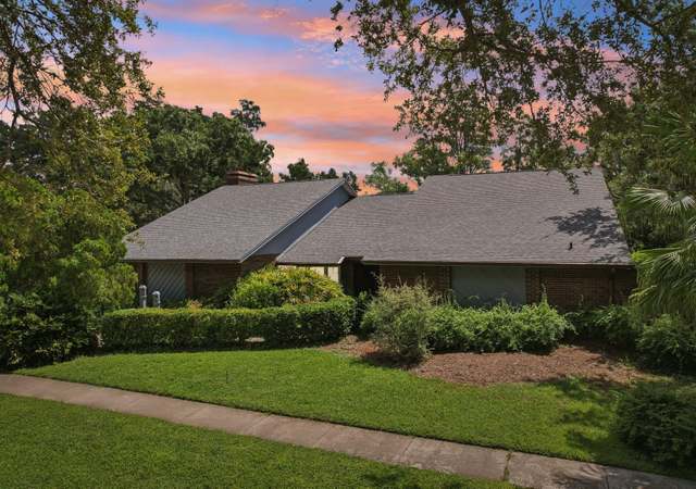 Property at 4128 Carrollwood Village Dr, Tampa, FL 33618, 4 beds, 4 baths