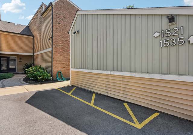Property at 1521 S County Farm Rd Unit 2-2, Wheaton, IL 60189, 2 beds, 2 baths