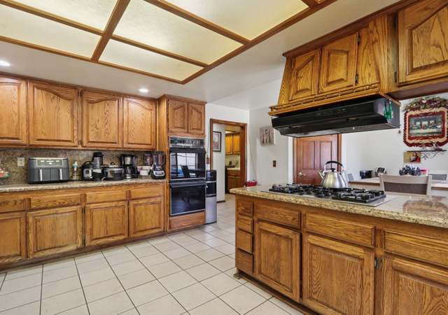 Property at 2828 W Avenue O8, Palmdale, CA 93551, 5 beds, 3 baths