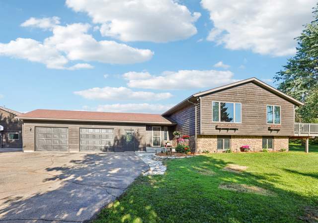 Property at 733 N Meadow Dr, Hudson, WI 54016, 5 beds, 2 baths