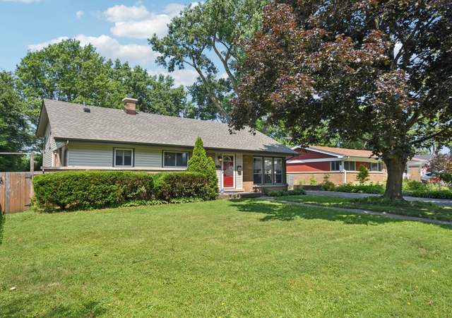 Property at 816 Appletree Ln, Deerfield, IL 60015, 3 beds, 3 baths
