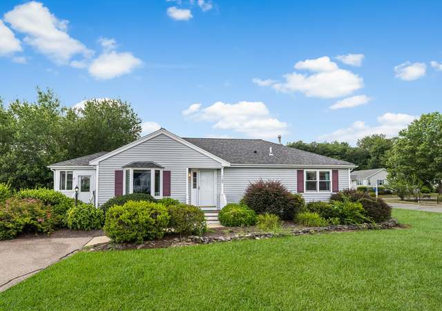 Property at 105 Crystal Water Dr #105, East Bridgewater, MA 02333, 2 beds, 2.5 baths