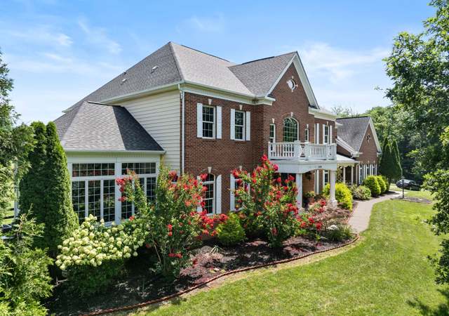 Property at 36380 Heskett Ln, Hillsboro, VA 20132, 5 beds, 5.5 baths