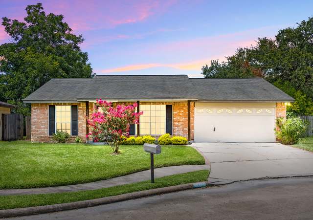 Property at 10410 Cedartowne Ln, Sugar Land, TX 77498, 3 beds, 2 baths