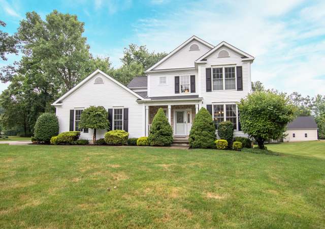Property at 8586 Kirkwood Dr, Chesterland, OH 44026, 4 beds, 3.5 baths