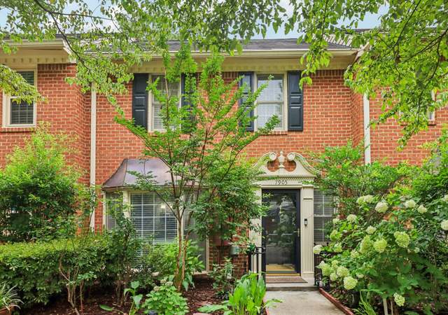 Property at 7905 Briar Villa Pl, Sandy Springs, GA 30350, 2 beds, 2.5 baths