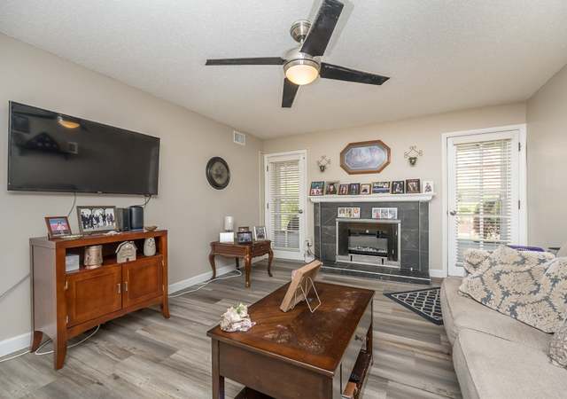 Property at 10367 Oxford Hill Dr #6, St Louis, MO 63146, 2 beds, 2 baths