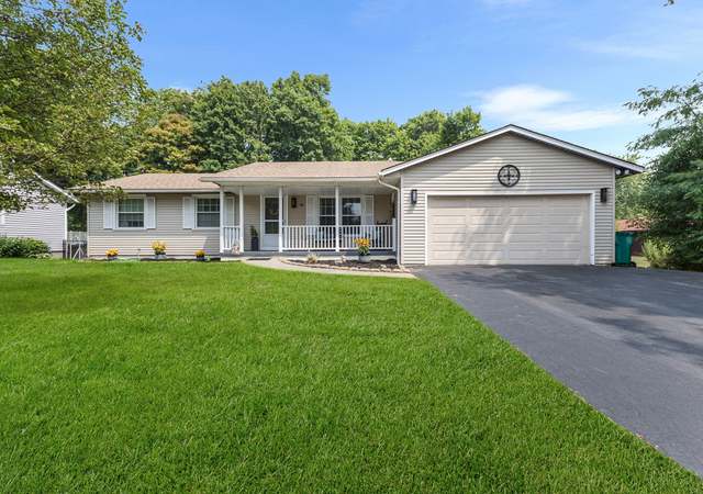 Photo of 48 Bramblewood Ln W, Gates, NY 14624