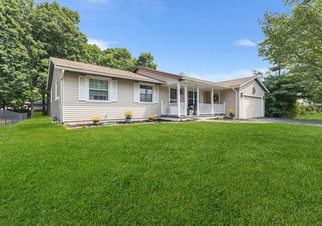 Photo of 48 Bramblewood Ln W, Gates, NY 14624