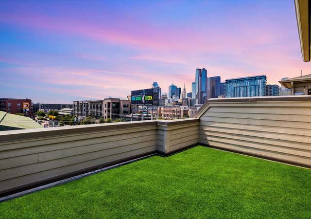 Property at 912 S Cesar Chavez Blvd, Dallas, TX 75201, 3 beds, 3.5 baths