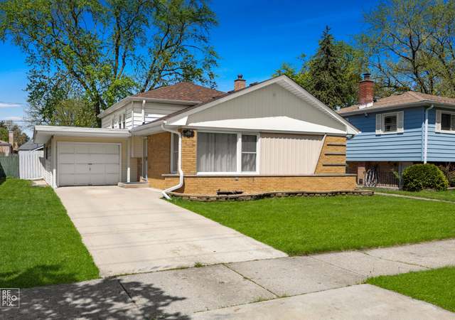 Property at 4704 W 99th St, Oak Lawn, IL 60453, 3 beds, 1.5 baths