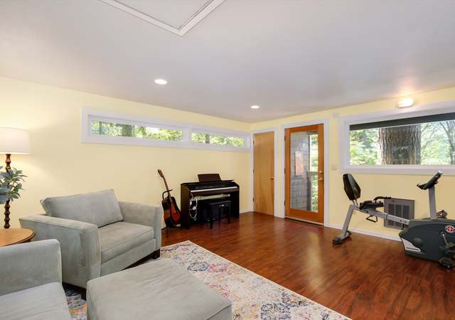 Photo of 15 Mt. Pilchuck Ave NW, Issaquah, WA 98027