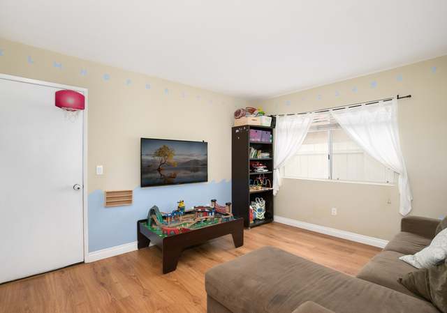 Photo of 1380 Wagon Gln, Escondido, CA 92027