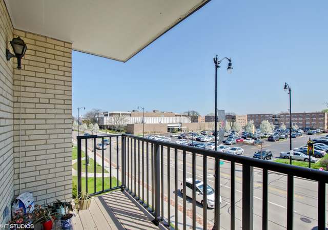 Photo of 8001 Lockwood Ave #301, Skokie, IL 60077
