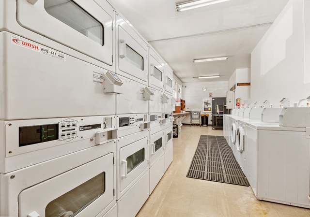 Photo of 445 Kaiolu St #407, Honolulu, HI 96815
