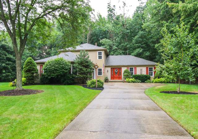 Photo of 26927 Tall Oaks Trl, Olmsted Township, OH 44138