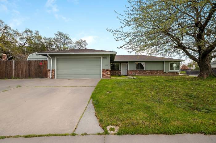 6800 Roble Way Sacramento Ca 95842 3 Beds 2 Baths