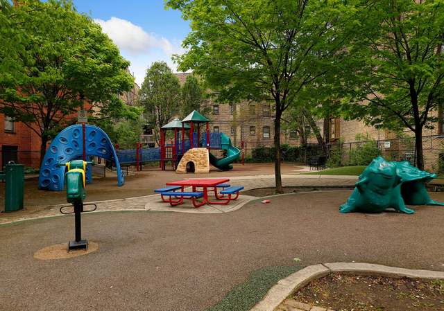Photo of 7730 N Paulina St #2, Chicago, IL 60626