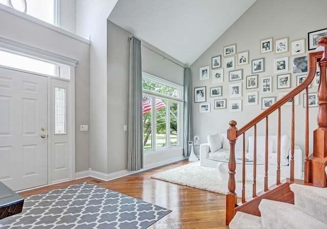 Photo of 2770 Ginger Woods Dr, Aurora, IL 60502