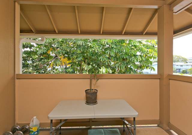 Photo of 98-830 Noelani St #6, Pearl City, HI 96782