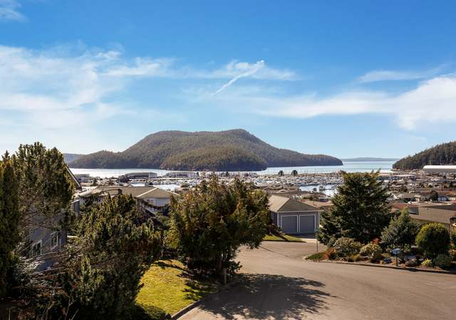 Photo of 5104 Heather Dr, Anacortes, WA 98221