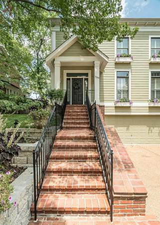 Photo of 7519 Washington Ave, University City, MO 63130