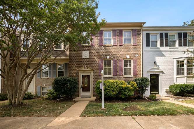 2410 Falls Place Ct Falls Church Va 22043 Mls Vafx1093790