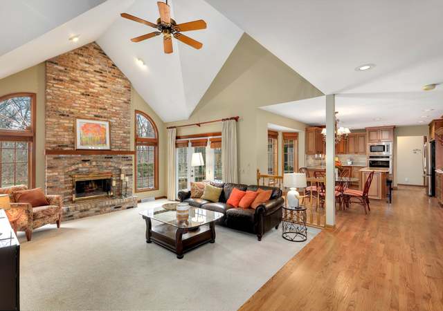 Photo of 15 Winding Creek Rd, Yorkville, IL 60560