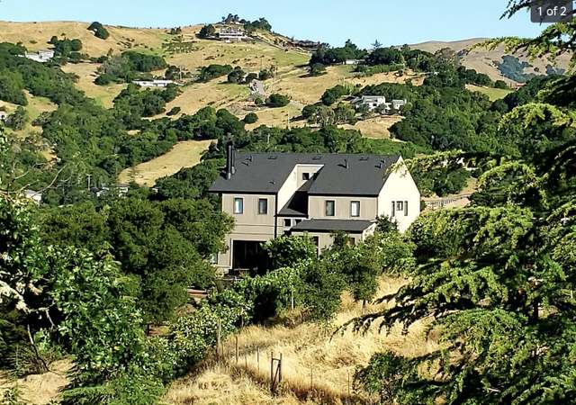 Photo of 112 Holstein Rd, San Anselmo, CA 94960